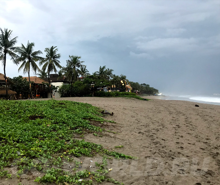 Пляж Семиньяк на Бали фото